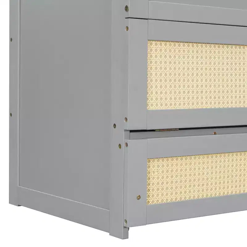 Lit avec façade en rotin et tiroir de rangement dissimulé